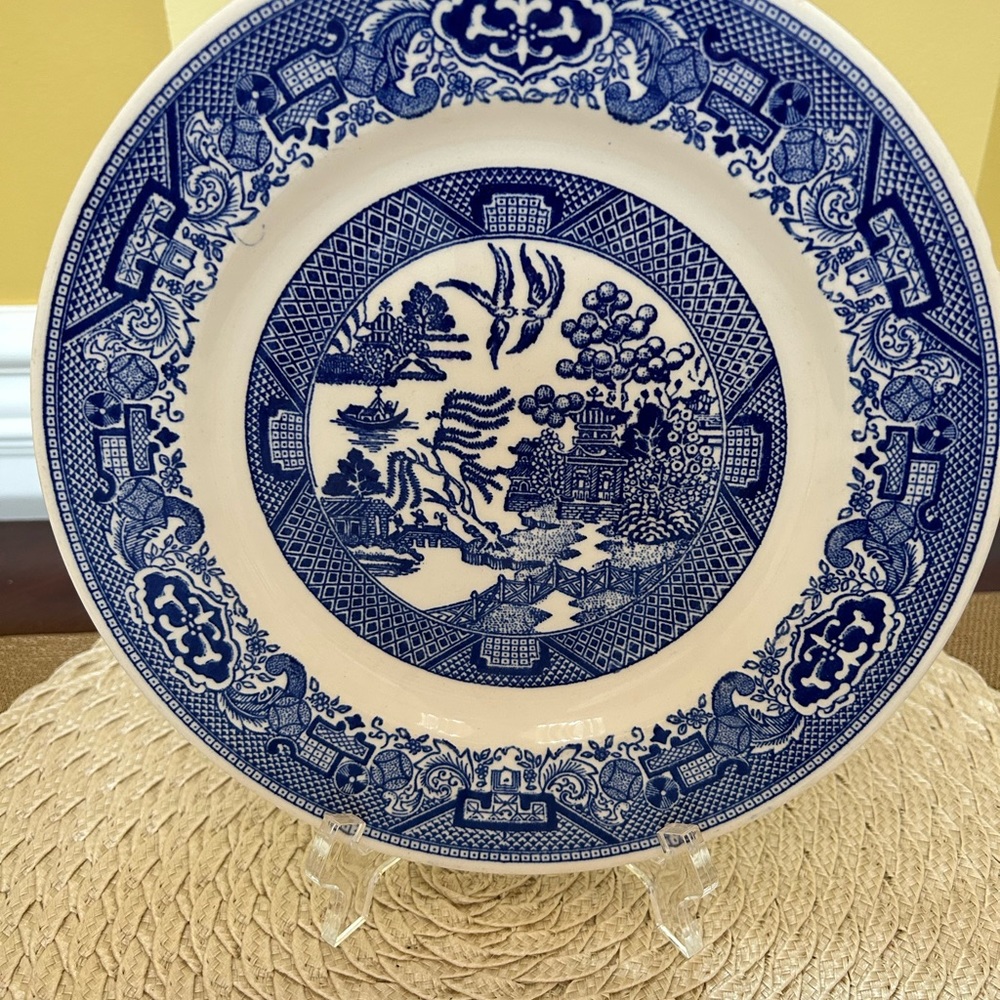 Blue Willow Willow Ware 9 1/8 Inch Luncheon Plate By Royal China, extra, display